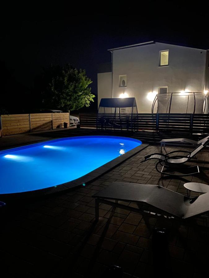 Holiday Home “Marko” With Heated Pool! 닌 외부 사진