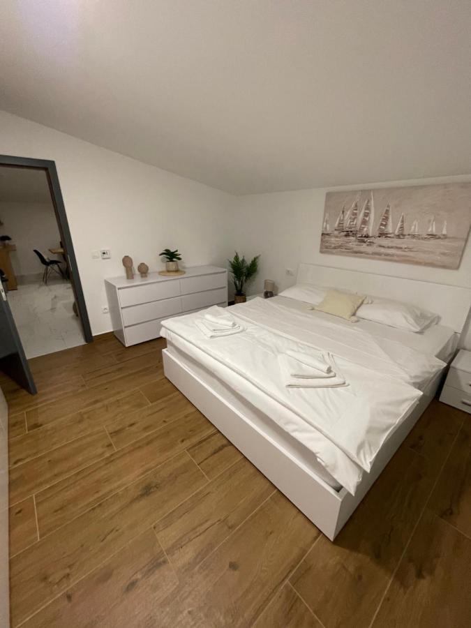 Holiday Home “Marko” With Heated Pool! 닌 외부 사진